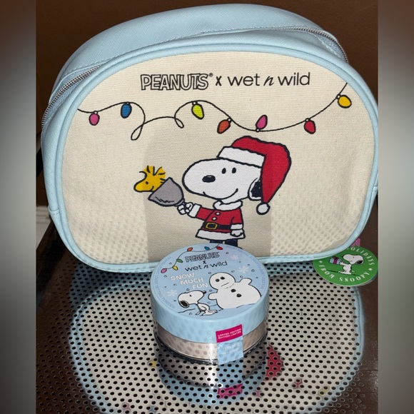 Wet n Wild x Peanuts limited edition Christmas cosmetic bag - Picture 2 of 5